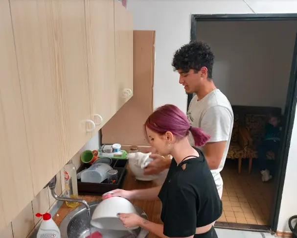 Perníkový koláč s jahodovým lekvárom a čokoládou