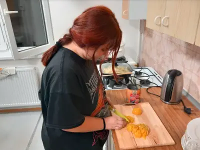 Kuracie soté s ryžou a broskyňovým kompótom – fotografia 2