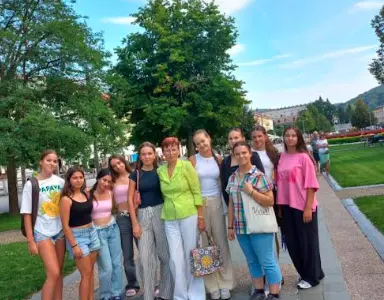 Prváčky na exkurzii SPOZNAJ HISTÓRIU A SÚČASNOSŤ ZVOLENA – fotografia 1