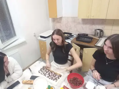 Maková, tvarohová a orechová roláda z lístkového cesta – fotografia 4